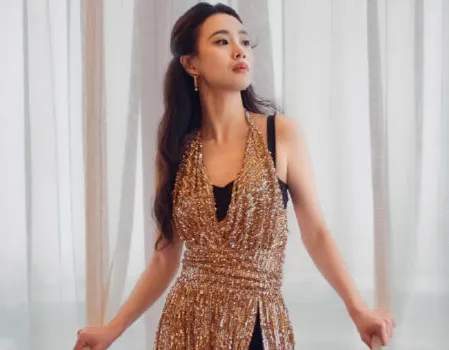 李梦这穿的是黑丝吗？
