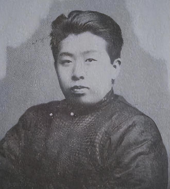 张作霖最不待见的儿子，6岁被赶去角落吃饭，17岁被扔去日本“送死”。父亲到死没正