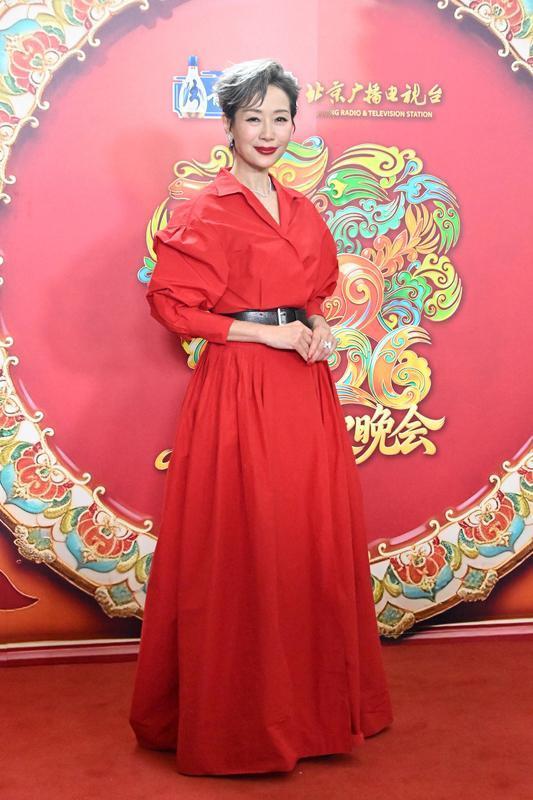 刘涛九登春晚，这经历简直太牛了！在2026年春晚第四次彩排后台，她满脸自豪地说这