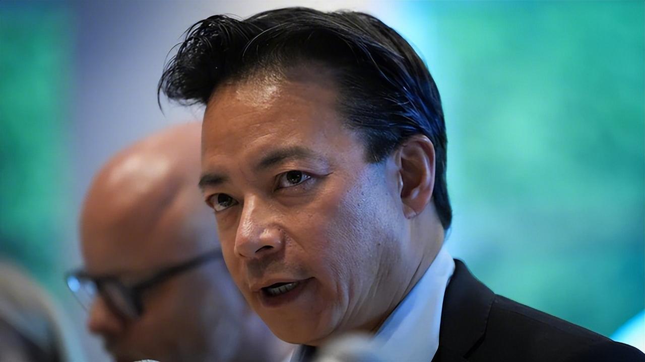 罕见向华人选民低头求票！四年前不见他拉拢，现在着急了才想起基本盘，我看这位华裔市
