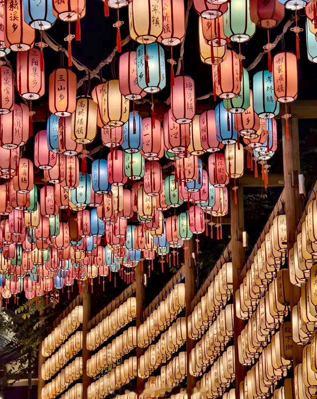 这段时间以来，对于大多数投资朋友来说不是很好受，我们也是不断强调大盘处于震荡下行