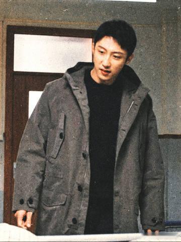 黄景瑜这演技进阶之路太燃了！文戏武戏样样行，新剧老剧齐上热榜，不愧是观众心中的宝