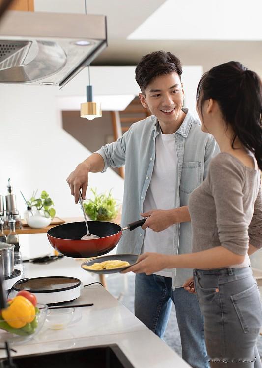 幸福从不是宏大的口号，而是藏在烟火日常里的细碎暖意。是清晨醒来，窗外有阳光洒落，