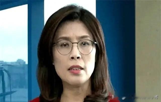 最伤人的暗箭常常
藏在身旁，背后下黑手的，
偏偏是那些平时称兄道弟的人。郑丽文参