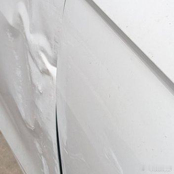 我的小爱车光荣负伤了，一棵大树愣是没看见，让A柱挡得严严实实，转弯咣当就撞上了