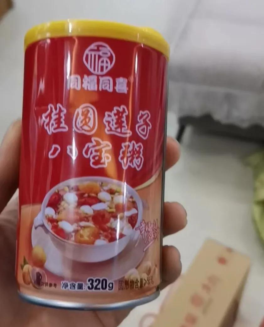 前天晚上喝了一瓶过年亲戚拿的八宝粥，结果当天夜里就开始吐，第二天肠子绞疼，去诊所