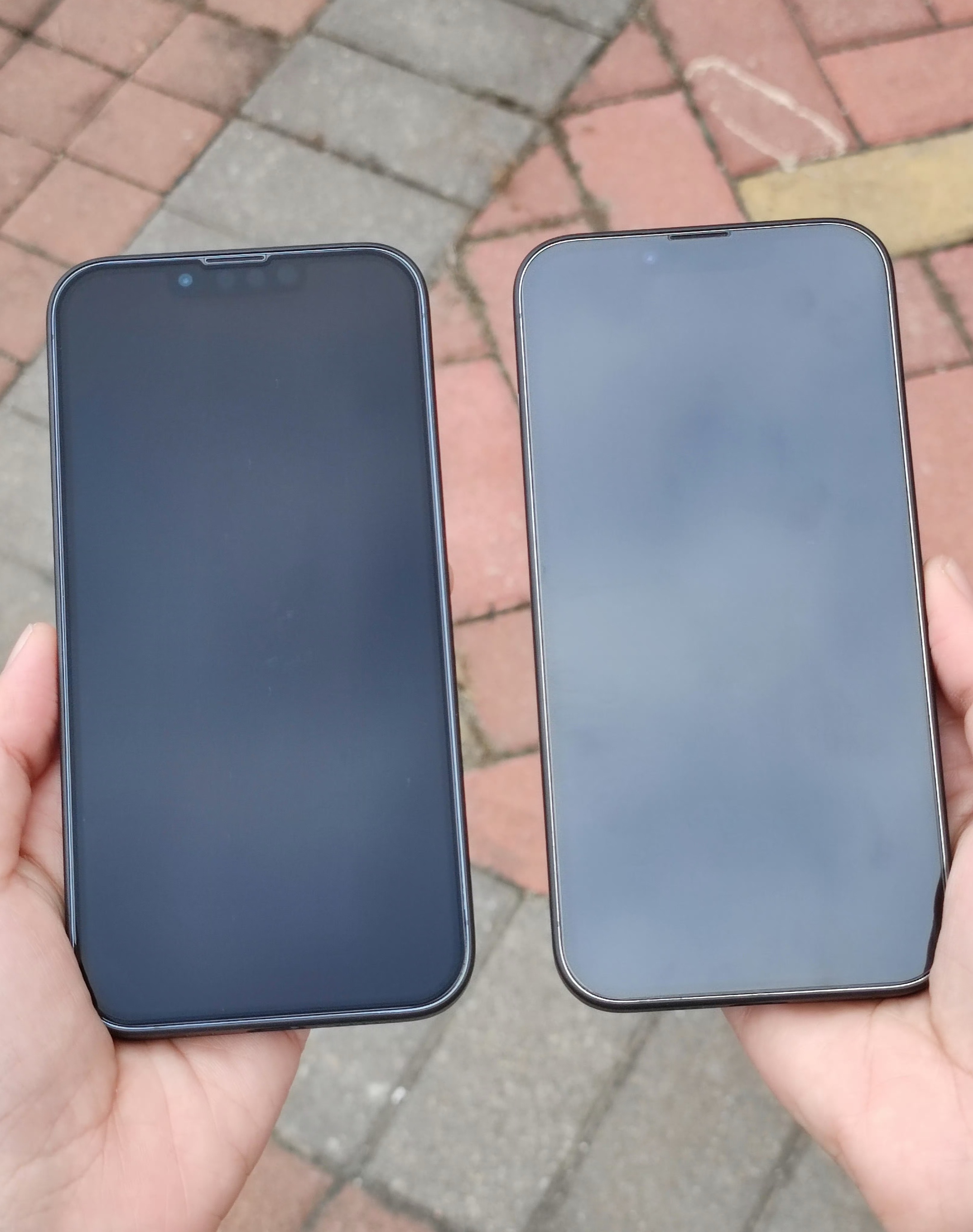 至此，AR 已成。昨天iPhone17Pro /17ProMax 的膜卖了三百多