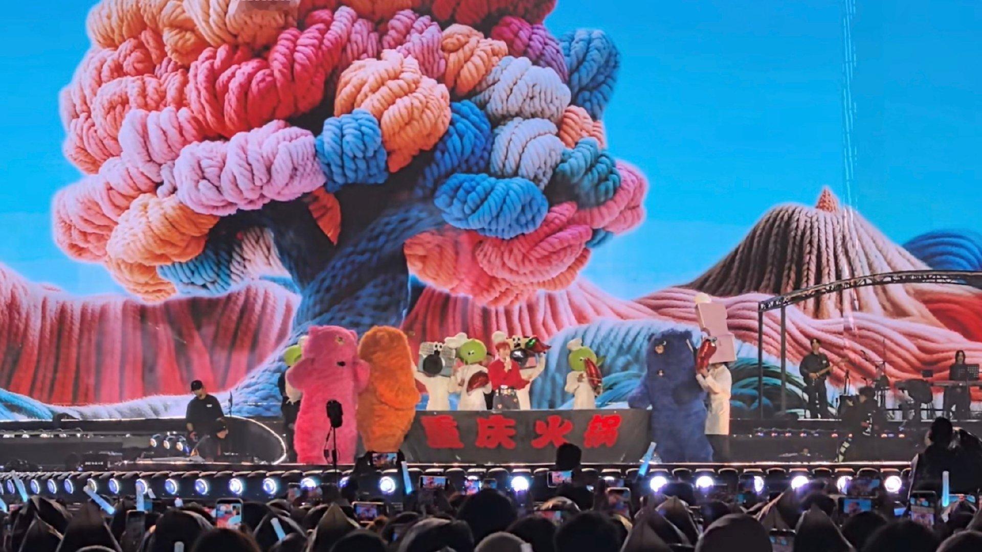 李荣浩定做直径五米火锅被说神经病 李荣浩这波操作真的绝了！到重庆就整出个直径五米