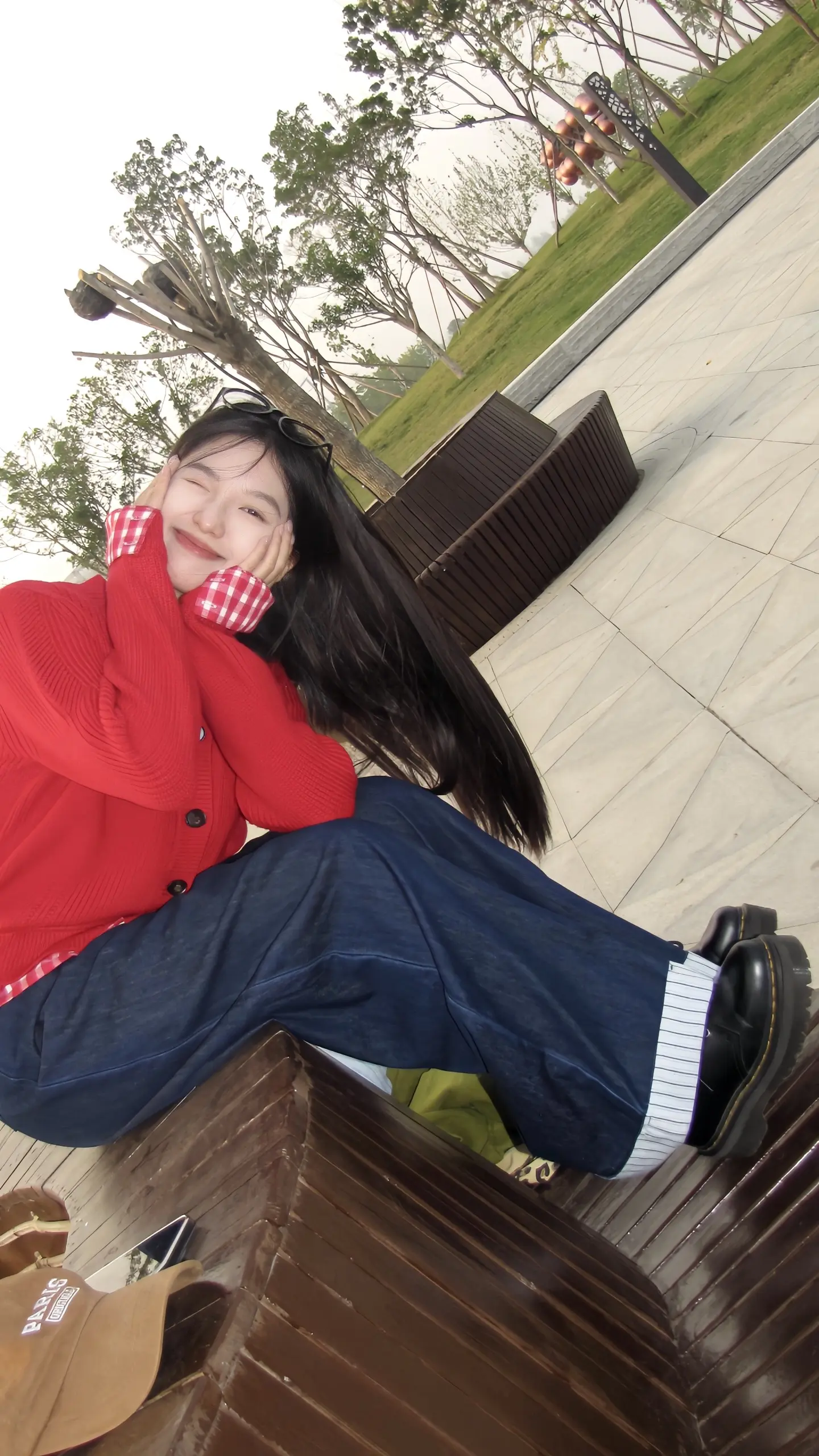 她戴着土星的耳钉 夹杂着南方的口音ootd