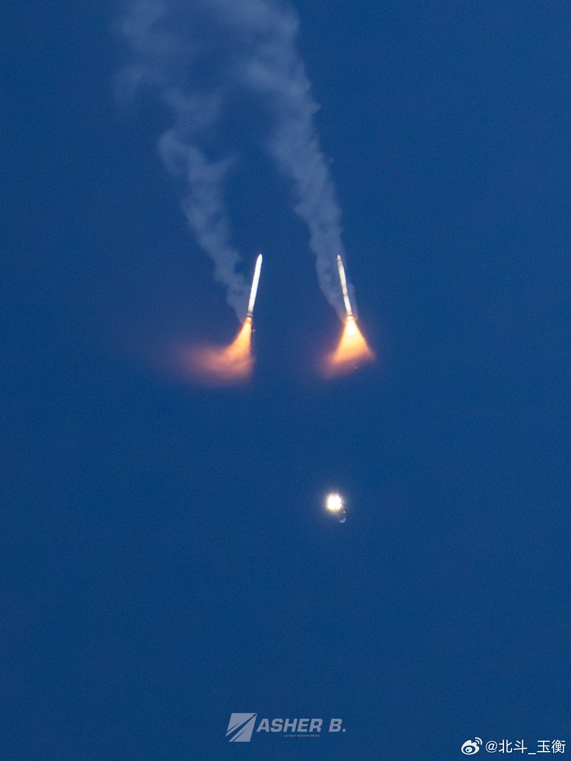 阿尔忒弥斯2号 SLS助推器分离！X：LaunchHeavenX 