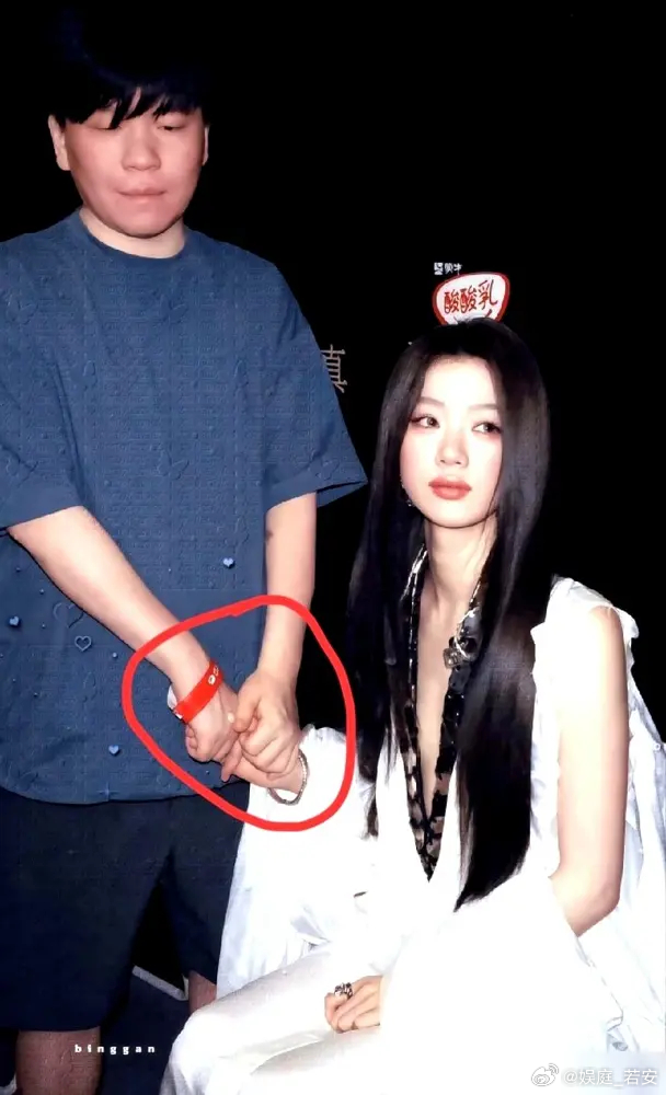 丁太升两年前就说，单依纯离不开常石磊。 他劝她，暂时远离，先找到自己。可如今，单