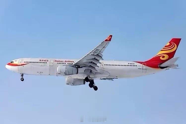 海航把业绩预告甩出来了。海航业绩一公布，整个民航业都安静了！国航东航亏十几亿陷泥