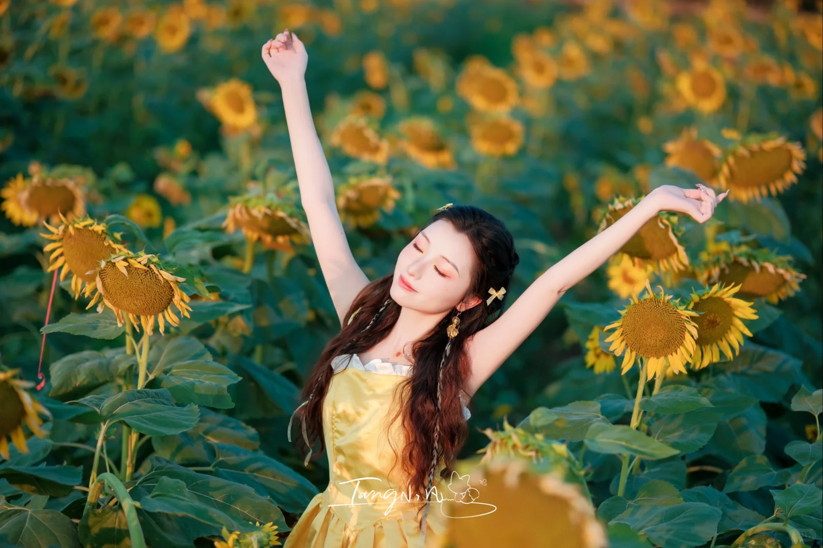 我在人间贩卖阳光， 只为收集世间温柔去见你～ 	 出镜：摄影