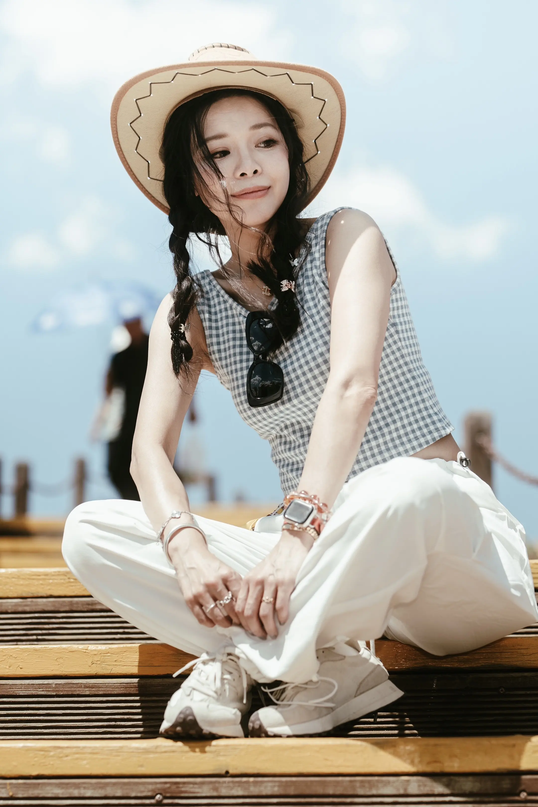 🌊✨ **“炎炎夏日，跟着香港小姐姐，解锁中国‘波浪谷’奇幻秘境，拍...