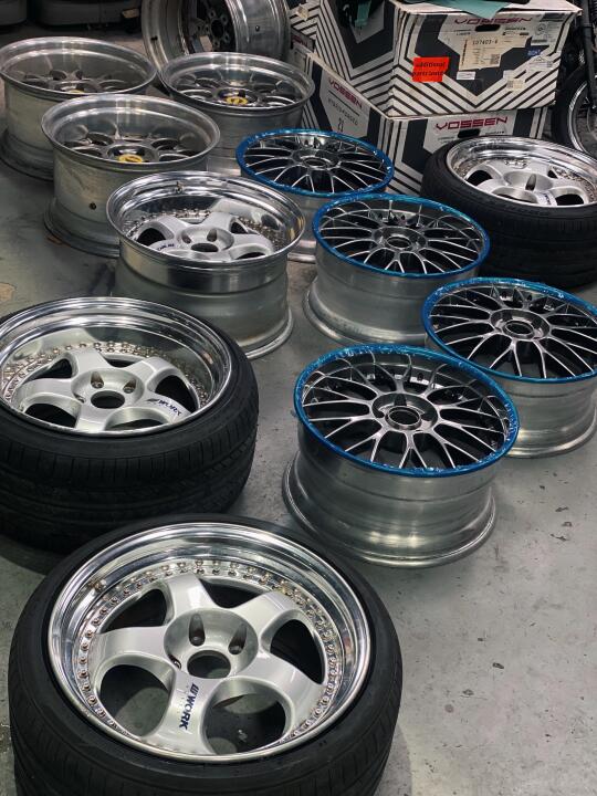 玩姿态绕不开抛边轮毂。