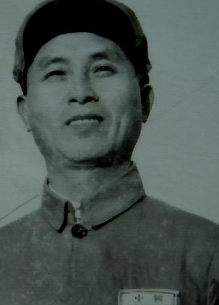 1941年，谢育才夫妻在牢里生下儿子，为了逃出牢狱继续革命，只能忍痛舍弃骨肉，怎