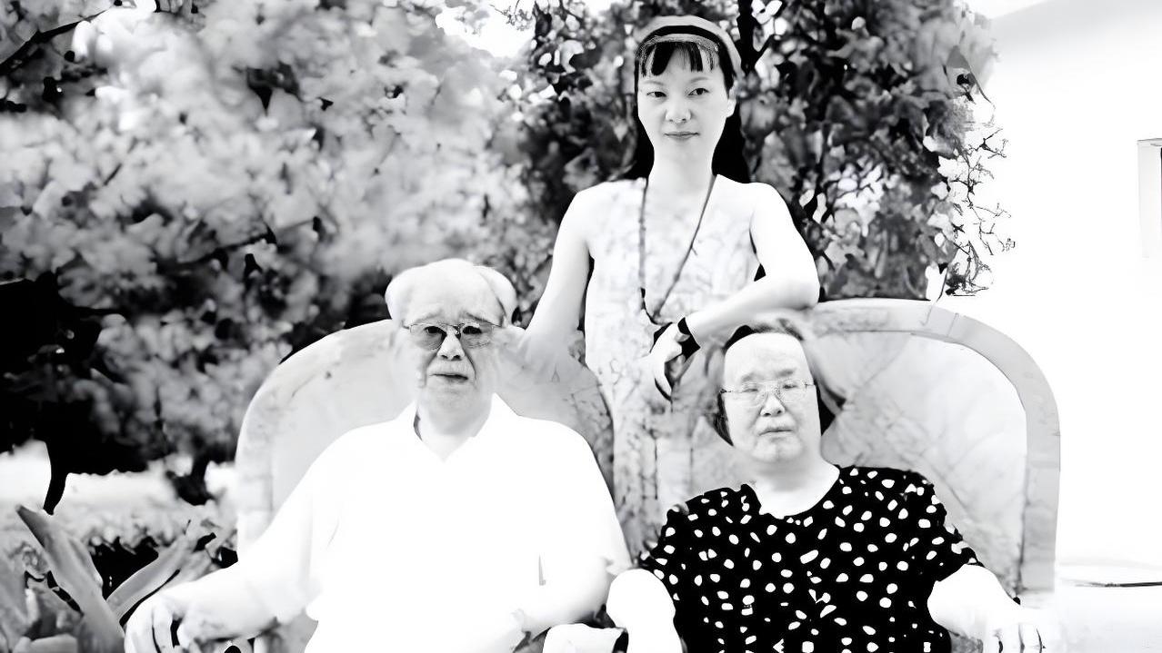 79年一幕令人心碎，父亲身份竟被女儿误认，他到底经历了什么？

在1979年的一