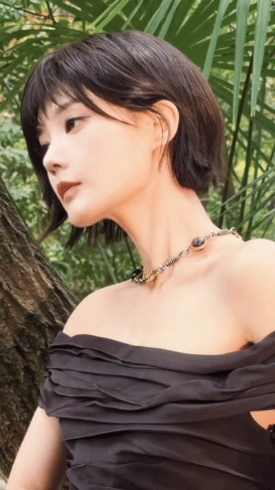 李一桐 超短发 李一桐全新超短发造型惊艳亮相！黑发极短利落，搭配一身All Bl