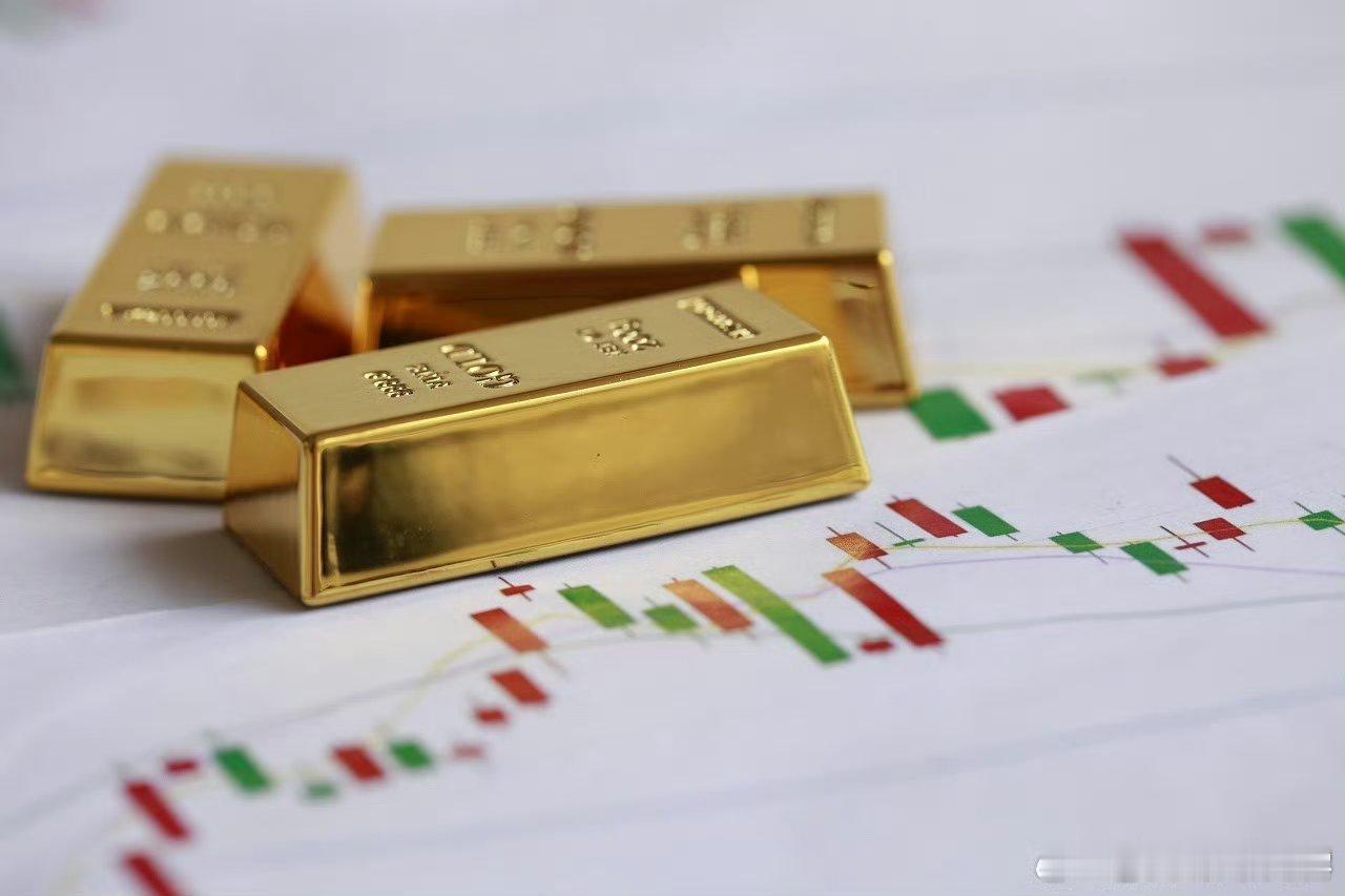 金价突破1400元 这个真是物以稀为贵，今年买啥都不如买黄金啊。更恐怖的是机构预