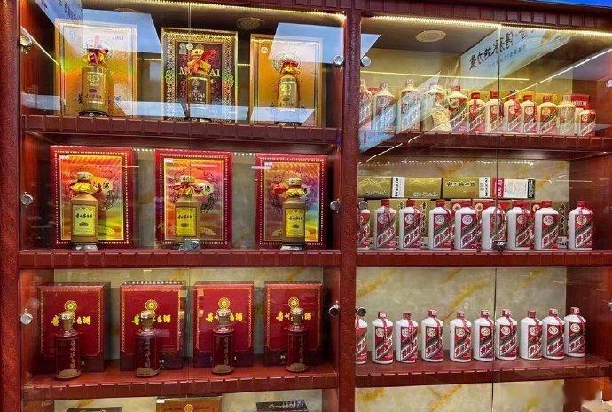 【贵州茅台回应将推出控量政策：仍在研究中】茅台回应飞天价格走低12月15日，贵州