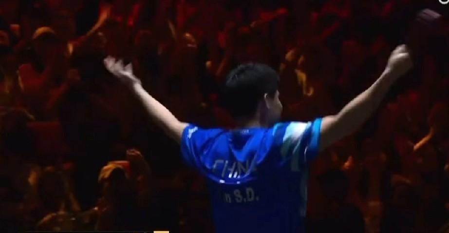 19岁林诗栋，三天飞一万一千公里，打完阿斯塔纳打北京，没休息，直接开练。
早上六