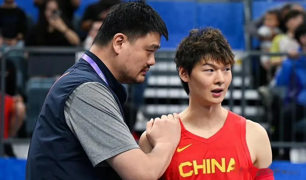 王哲林为新赛季减重，这不更软了吗？
王哲林在上海男篮出征仪式上透露：今夏去国家队