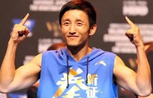 邹市明创业亏掉2亿家底这件事，越看越让人感慨。原本他退役后只想经营一家小拳馆，闲