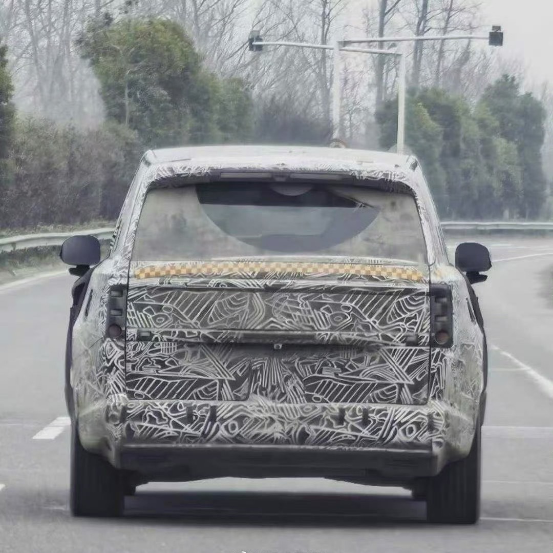 小米YU9今天这热搜有点意思啊一会超级跑车一会YU9看来小米今年有不少大杀招