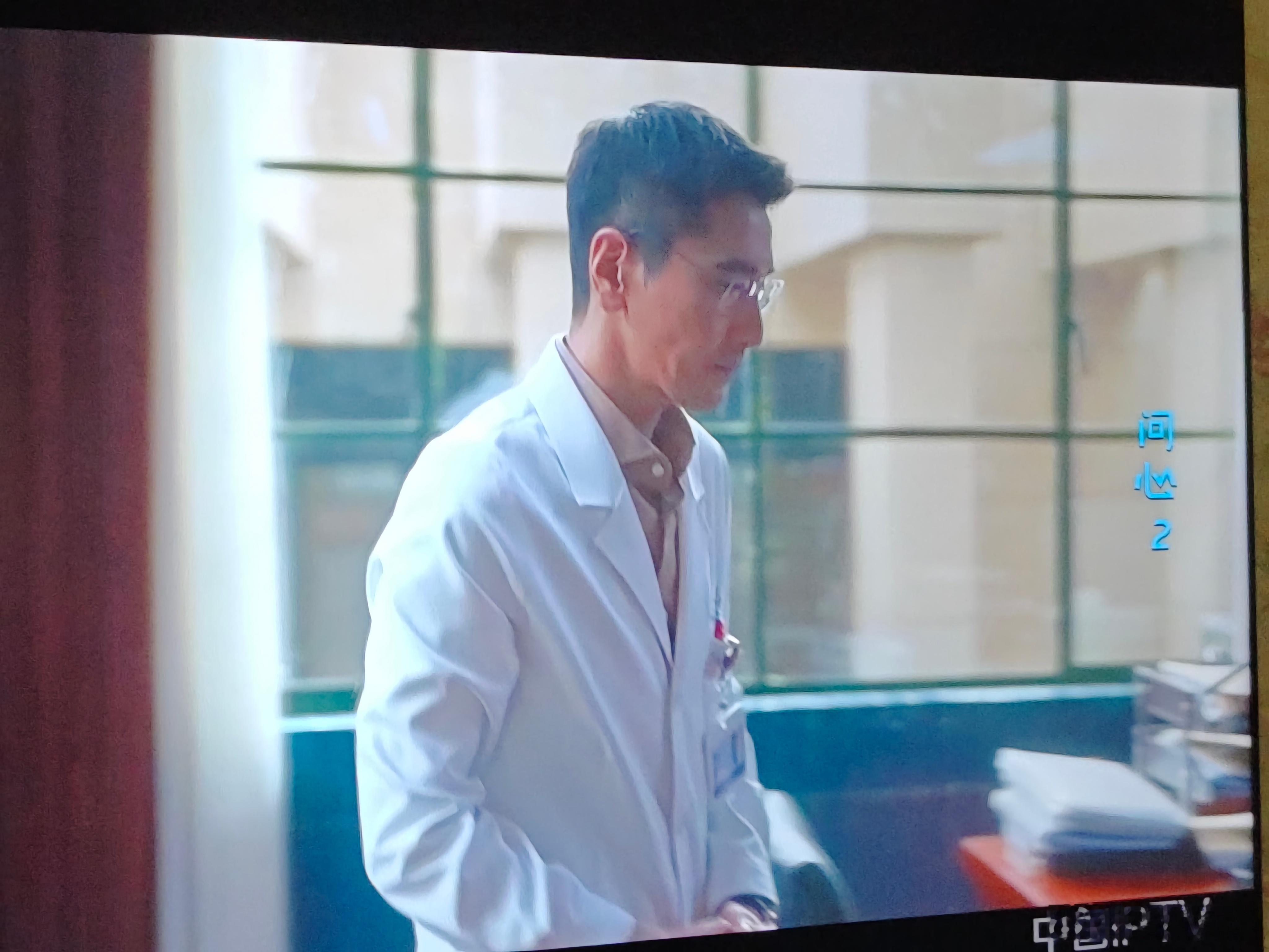 昨天放《问心》集锦，还以为是重播，原来只是前情回顾，差点错过第二部。第一部拍得挺
