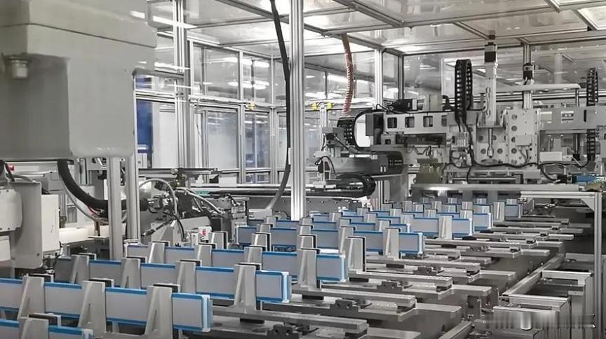 宁德时代再布局欧洲。12月10日，宁德时代与跨国汽车制造商斯泰兰蒂斯宣布，将投资