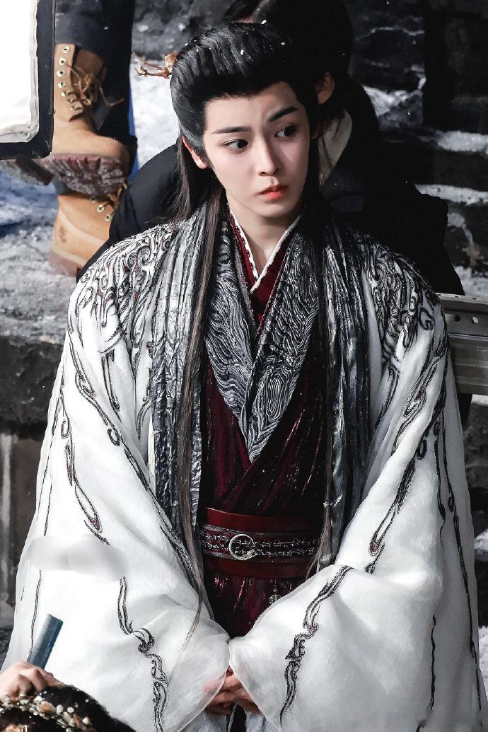 #侯明昊 我要状告大荒# 《大梦归离》赵远舟确实是命运多舛，总是被追杀，还要遭受