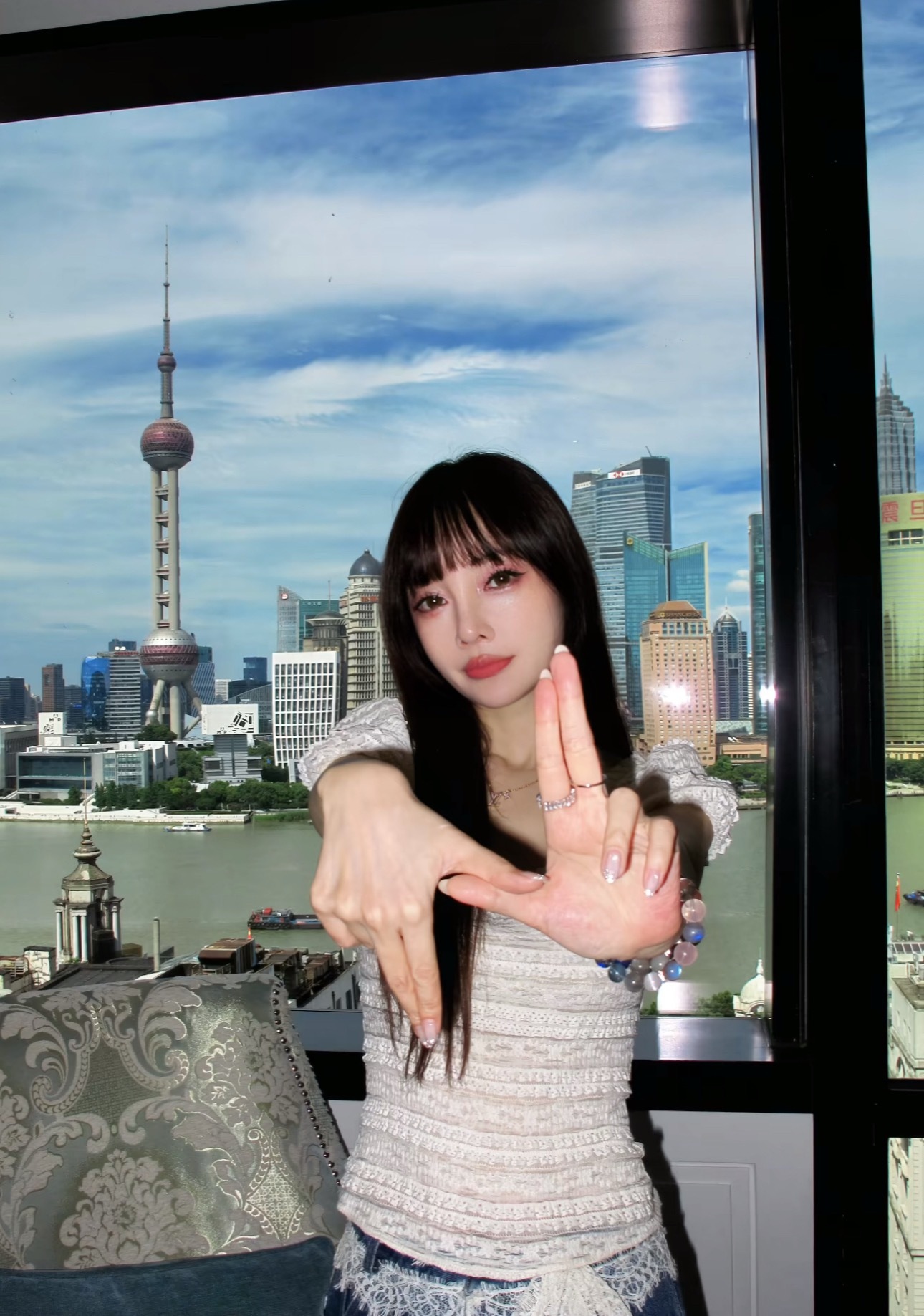 李小璐最新视频！比出CBLOCK“以下范上”手势🔥李小璐