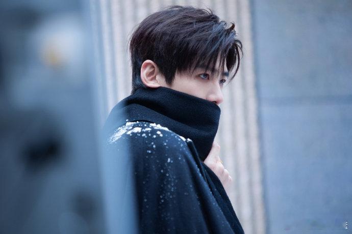 白敬亭想给微博之夜红毯施点魔法 星光毯：原来我也能拥有魔法？坐等白敬亭明天的惊喜