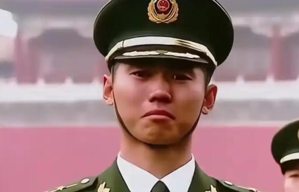 2024年没人预料到，之前被誉为“最美升旗手”的退伍军人张自轩，竟然在回到地方仅