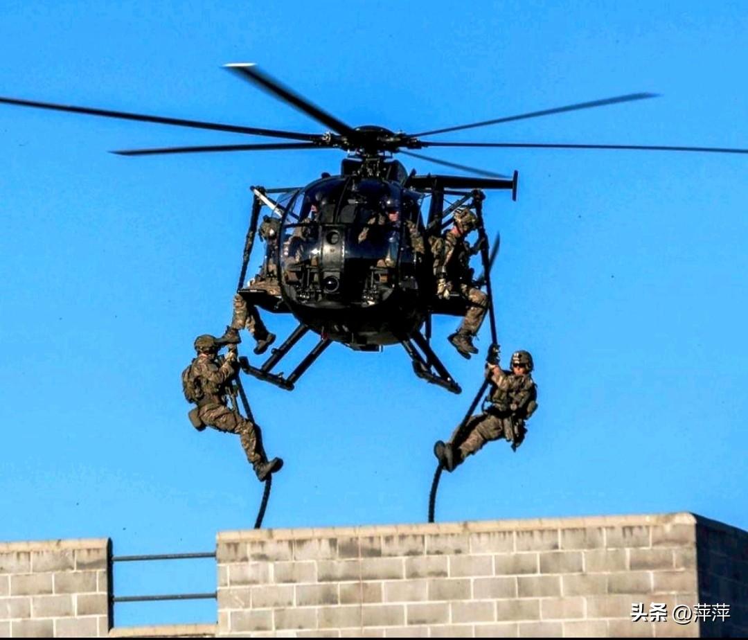 美军第160特种作战航空团的MH-6“小鸟”直升机，特种兵外挂机外是其标志性战术
