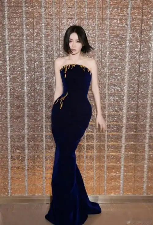 秦岚这气质真绝了，优雅大方，妥妥的女神范儿 