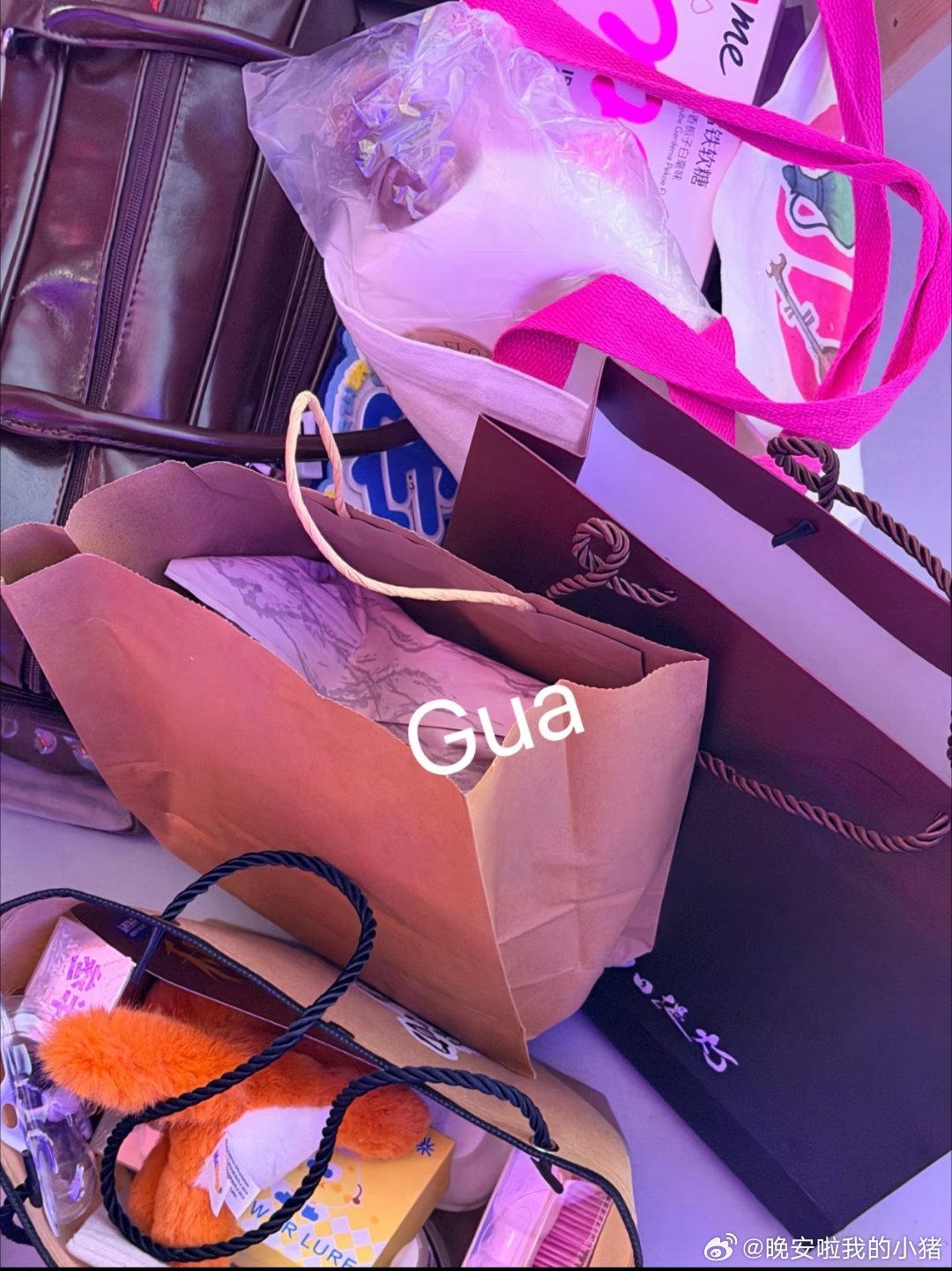 陈飞宇白日提灯追剧团伴手礼送了整整四大份，好大气的段胥小狐狸