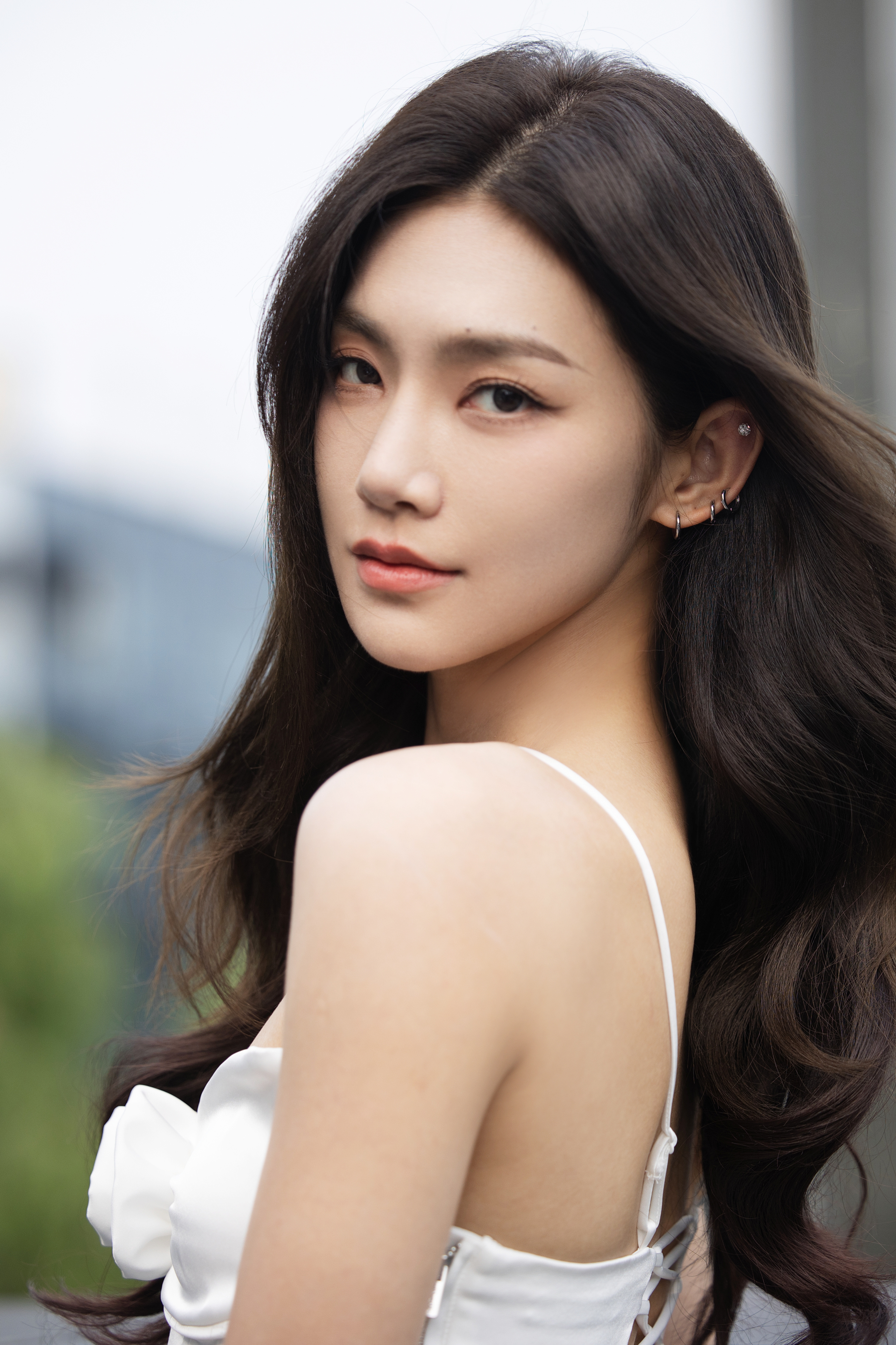 曾可妮   轻盈飘逸的白裙丽人#美人坯子# ​​​