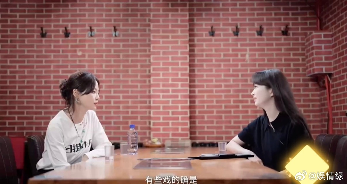 辛芷蕾演烂片是出于谋生的无奈被辛芷蕾的坦诚圈粉了，坦然说出早年接烂片是迫于生计，
