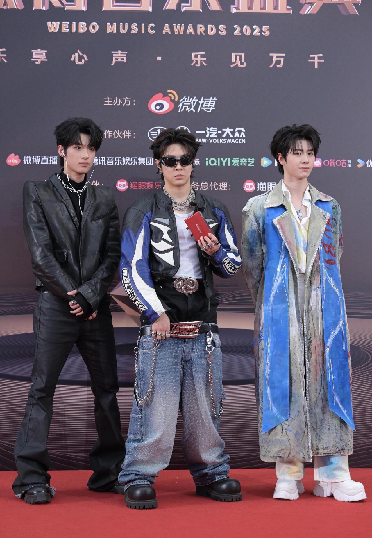锐评一下马伯骞 张峻豪 黄誉博的红毯造型 ​​​