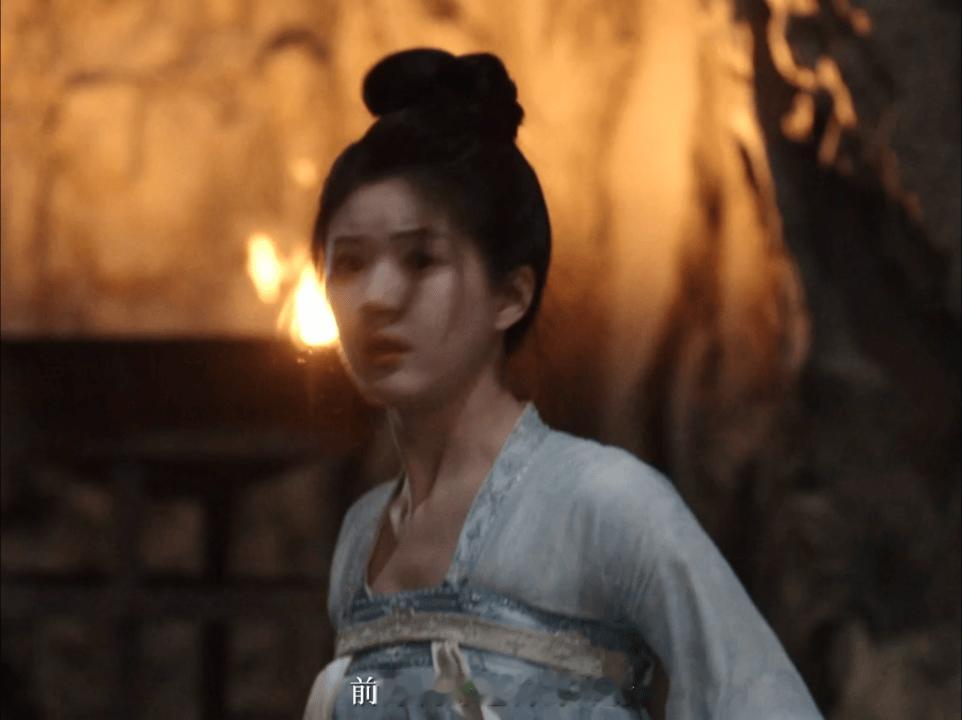 #珠帘玉幕三有女主# 端午就像是从故事中走出来的英雄，带着坚韧与无畏，闯入我们的