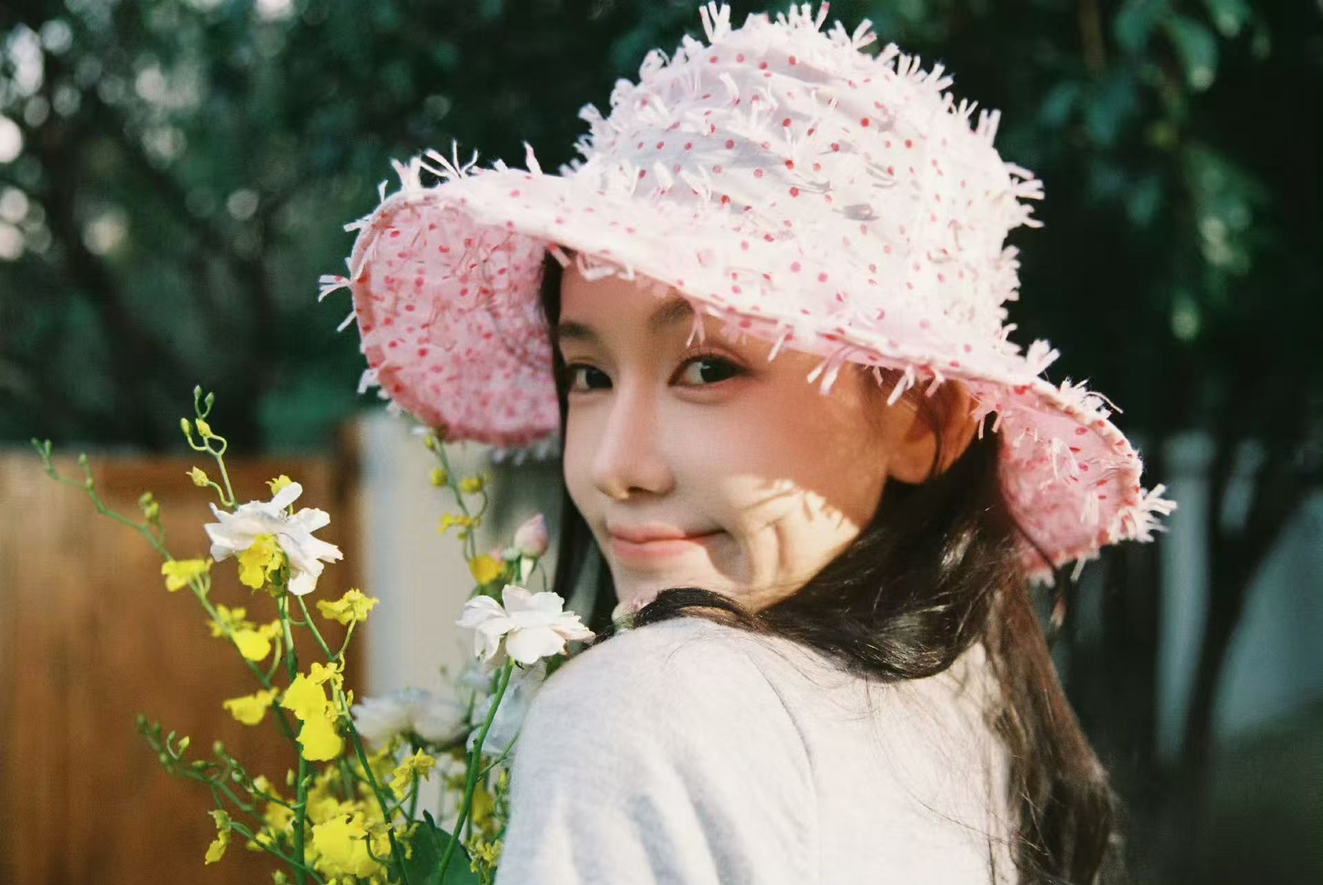李沐宸道歉 《执笔》里她把那种倔强和脆弱揉在一起的感觉演绝了，这次风格不同而已。