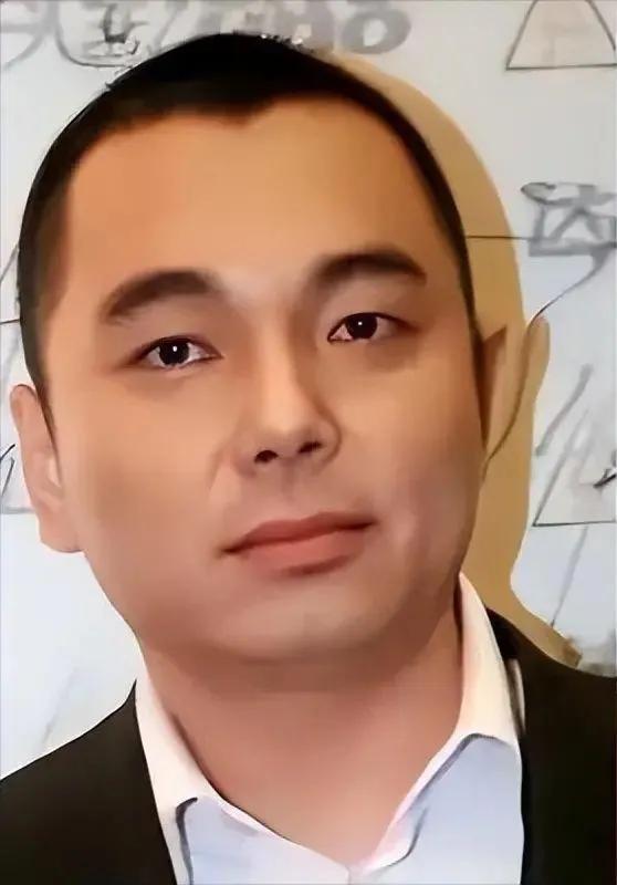2005年，秦海璐与身价20亿的李厚霖同居了四年。当她在思考是否嫁给他时，却突然