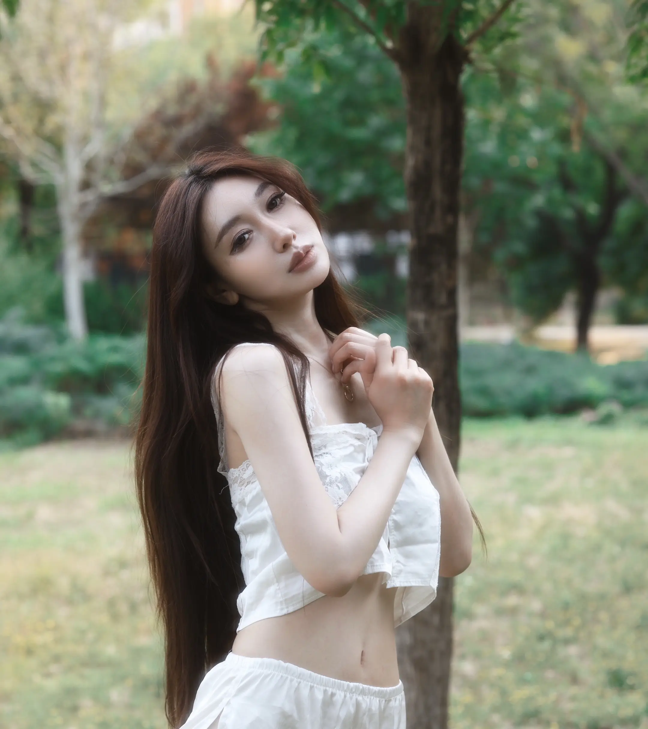 我最美的年华你尽收眼底 却对我的痛苦充耳不闻 你离开时也不曾明白 我的...