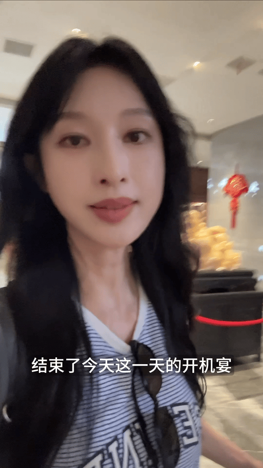 张俪赶高铁狼狈又松弛 张俪赶高铁看似情绪稳定实则没招了 这vlog片段必须循环看