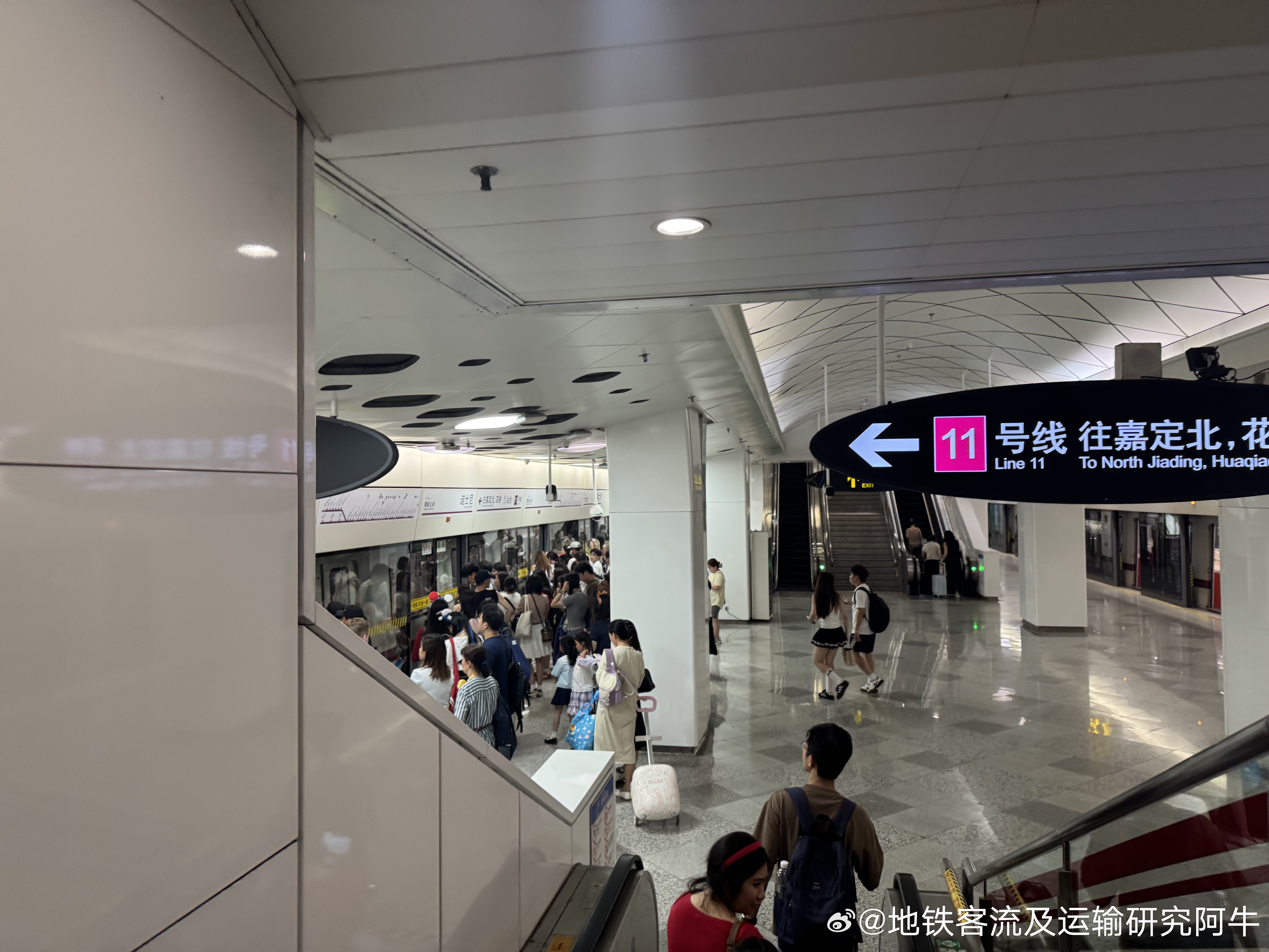 上海地铁 网友：2026年6月1日（星期一 ，儿童节 ）22:22，上海地铁11