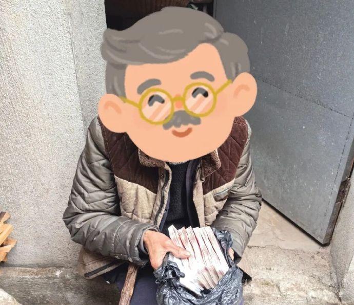 台州民辅警地毯式搜寻，七万元养老金失而复得