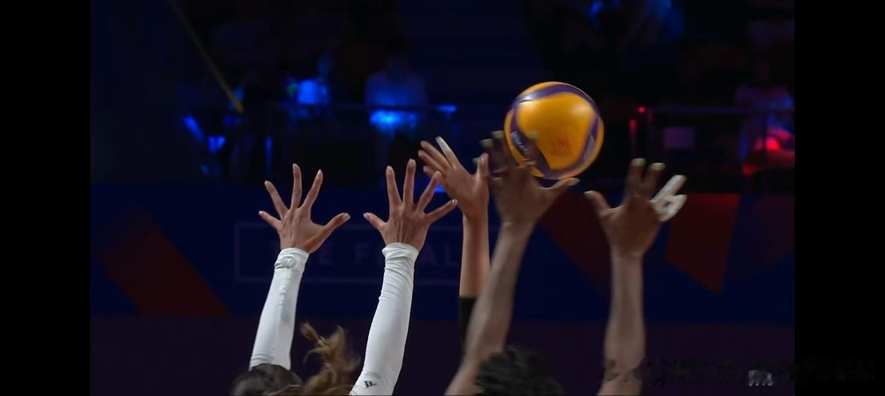 中国女排0-3完败土耳其女排，赵勇教练犯了两个关键错误！
非常遗憾，中国女排0-