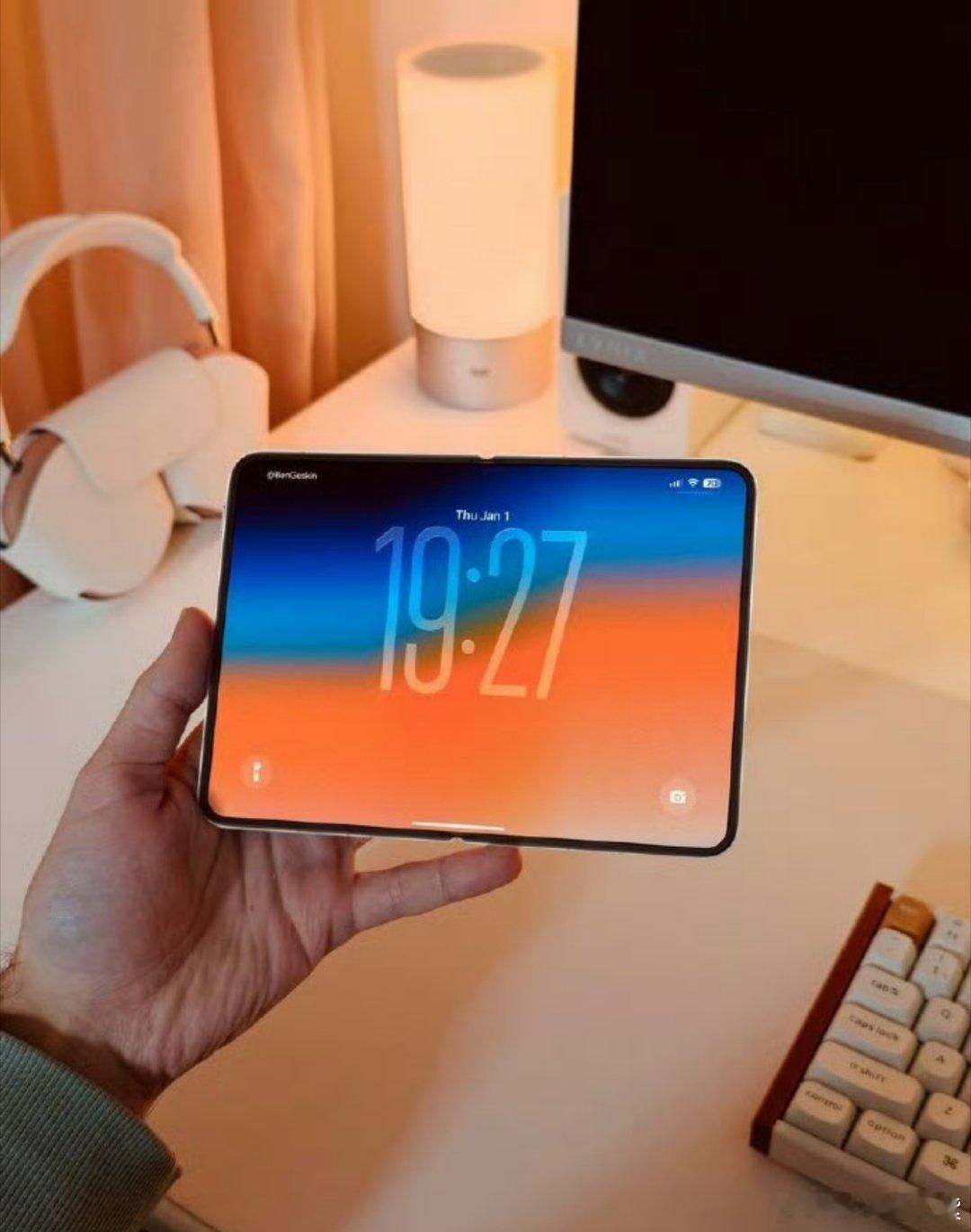 iPhoneFold上手这爆料有点猛！！手机都直接上手了，之前还在看渲染图打开像