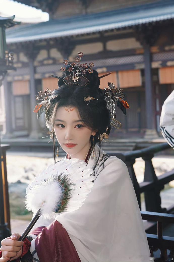 孔雪儿从青涩配角到刷脸演员孔雪儿走的每一步都算数孔雪儿从青涩配角到刷脸演员，孔雪